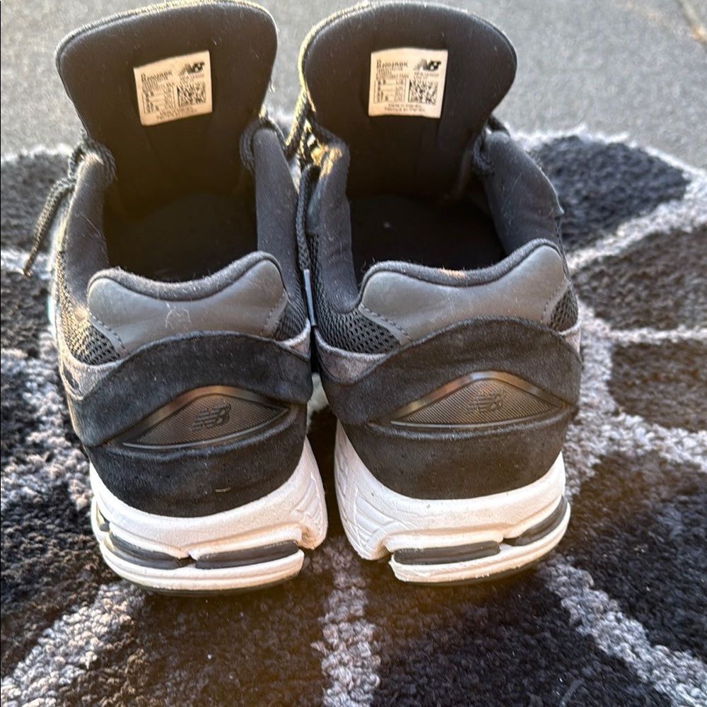 New Balance Men's Black Running Shoes *AUTHENTIC* - Picture 5 of 7